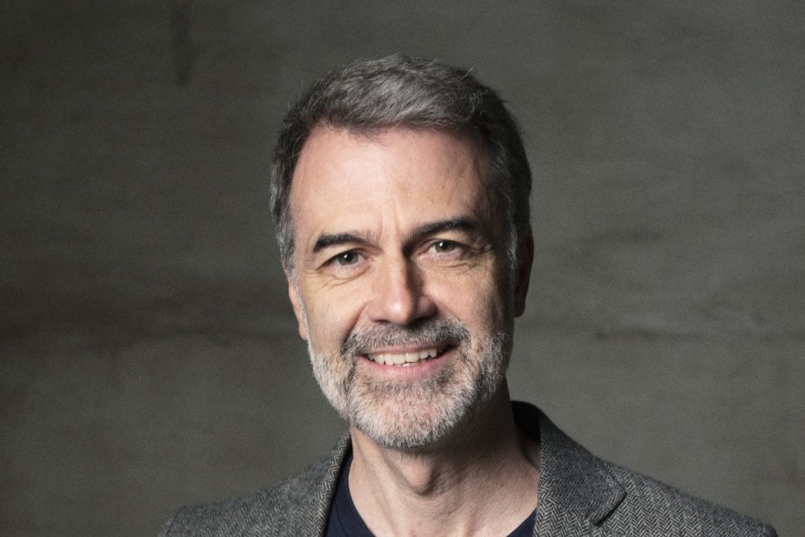 Yves de Villegas | La salamandra desnuda